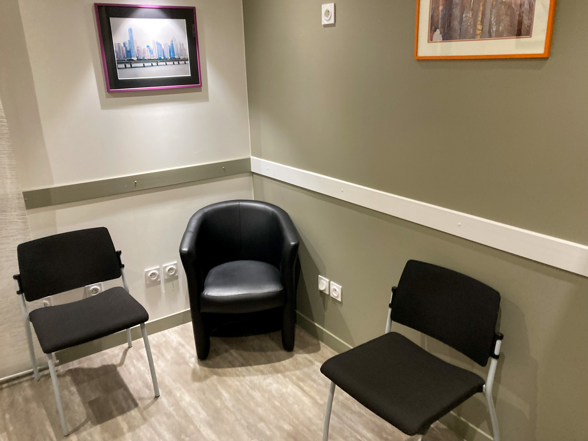 Espace d'accueil chaleureux du cabinet de psychopédagogie de Martine Eveillard à Pontoise